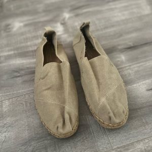 Toms tan size 8 slip ons